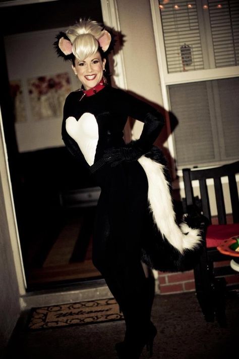 Skunk Costume Womens, Diy Skunk Costume, Skunk Halloween, Skunk Costume, Raccoon Costume, Carnaval Outfit, Halloween Things, Homemade Costume, Pink Costume