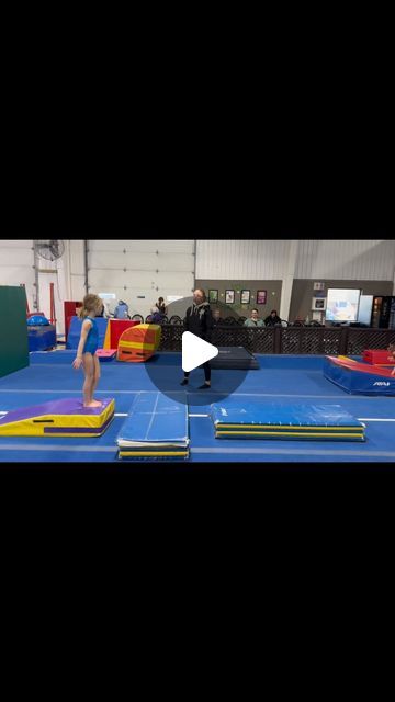 Call Me Coach on Instagram: "Fun way to teach a hurdle. Forcing athletes with mat systems is an easy way to encourage right shapes and steps! Be creative! #gymnastics #gymnasticsdrills #training #sport" Mini Gym, Gymnastics Training, Gymnastics Skills, Gymnastics Girls, Gymnastics Workout, Tumbling, Gymnastics, Gym, Encouragement