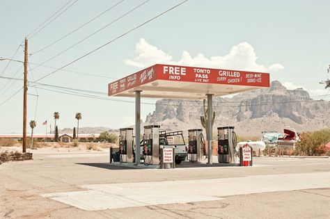 FredVanHoofPhotoblog : Photo Arizona Gothic, Rural Gothic, Regional Gothic, Storyboard Inspiration, Desert Aesthetic, Road Warrior, Old Gas Stations, In The Middle Of Nowhere, Desert Vibes