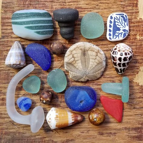 Flat lay fun 🤪  #love #seaglasshunting #seaglasshunter #seamarble #seapottery #beach #beachcomber #beachcombing #seatreasure #fun #treasure… Seaglass Ideas, Ocean Living, Beachcombing Finds, Pottery Bottles, Fun Love, Sea Pottery, Beach Combing, Year 1, Bead Crafts