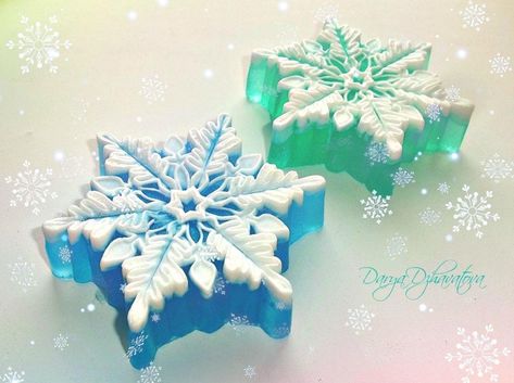 Soap that brings the atmosphere of Christmas ❄️  Soap snowflakes contain mother of pearl and the soap will shimmer beautifully throughout use. I can make a snowflake of any color you want.  Soap weight 3.5 ounces (100 grams) Includes packaging in a box with tag or sticker as pictured. Diy Christmas Soap, Christmas Soaps, Christmas Soap Ideas, Soap Melt And Pour, Bath Salts Diy, Holiday Soap, How To Make Snowflakes, Christmas Soap, Decorative Soaps