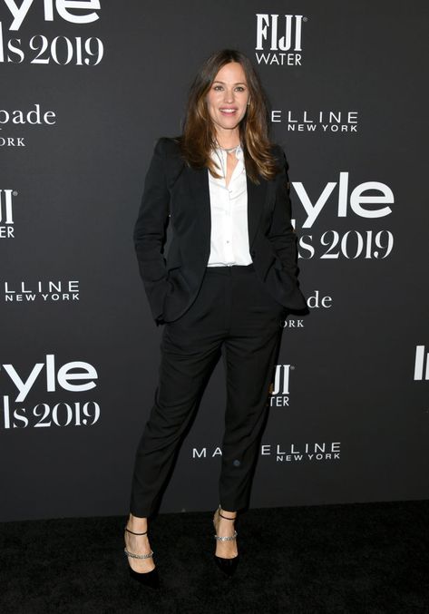 Red Carpet Photos: Zendaya, Kiki Layne, Storm Reid spotted at the 2019 InStyle Awards Jennifer Garner Body, Jennifer Garner Young, Jennifer Garner Elektra, Jennifer Garner Style, Garner Style, Black Pantsuit, Black Leather Moto Jacket, Jimmy Choo Pumps, Best Red Carpet Looks