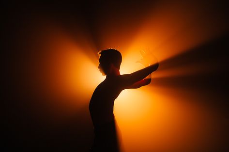 locked down / dance lab :: Behance Artificial Light Photography Ideas, Artificial Light Photography, Photoshoot Lights, Light Shoot, Dancer Photography, Photoshoot Portrait, Silhouette Photography, Moody Photography, Portrait Photography Men