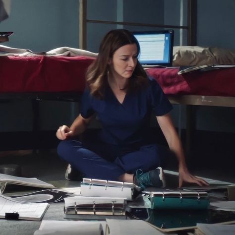 Amelia Shepherd Aesthetic, Future Surgeon, Brain Surgeon, Studying Medicine, Amelia Shepherd, Career Motivation, Medical School Life, Medical Pictures, Caterina Scorsone