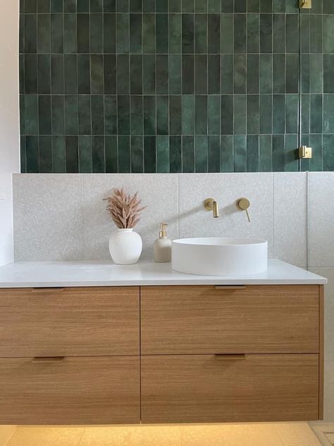 Modern Bathroom Tiles, Contemporary Bathroom Tiles, White Vessel Sink, Green Tile Bathroom, Green Tiles, Wc Design, Modern Bathroom Tile, Serene Bathroom, Bathroom Retreat