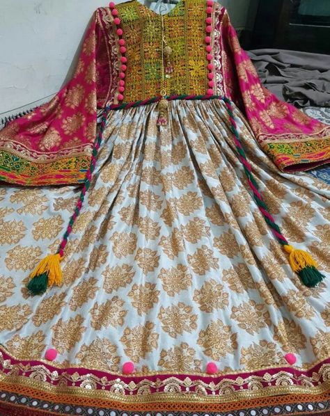 Pathani Dress Women, Pathani Frock Designs, Pashto Dress, Pathani Frock, Afgani Dress, Desi Suits, Dangerous Quotes, Balochi Dresses, Balochi Embroidery