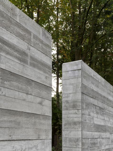 Modern Scandinavian House, Stone Tile Texture, Retaining Wall Design, Industrial Loft Design, Concrete Wall Texture, Steel Architecture, Hawaiian Design, Concrete Retaining Walls, Industrial Home Design