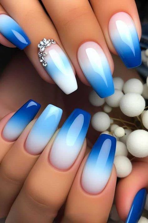 Blue And White Acrylic Nails, Ombre Color Nails, Nail Art Designs Blue, Blue Ombre Nail Designs, Nail Set Ideas, Nail Design Blue, Ongles Gel Violet, Blue Nail Ideas, Ombre Gel Nails