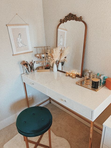 vanity dresser makeup perfume jewelry inspo Vanity Ideas Bedroom Jewelry, Makeup Vanity Small Bathroom, Vanity On Top Of Dresser, Bedroom Vanity Styling, Dressing Room With Vanity Table, Jewelry And Makeup Organization, Bedroom With Small Vanity, Makeup Vanity Desk Bedroom, Dresser Makeup Station