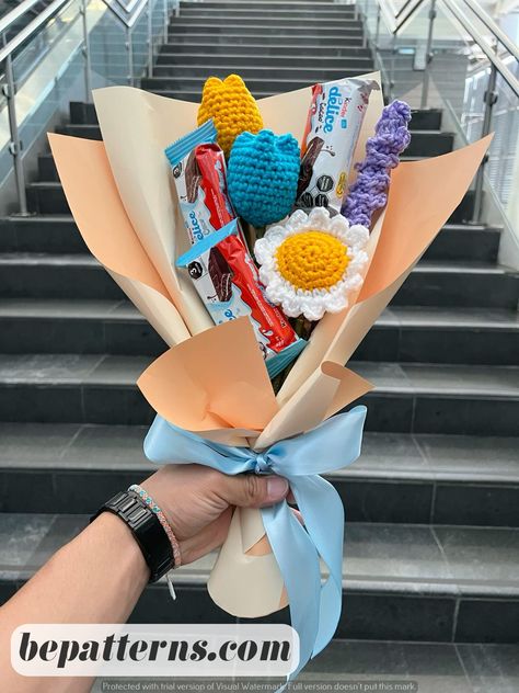 Crochet Ideas | Free Patterns | Fun & Crazy Projects Crochet Flower Bouquet Free Pattern, Flower Bouquet Tutorial, Flower Boy (album), Crochet Flower Bouquet, Bouquet Tutorial, Crochet Bouquet, Gift Crochet, Candy Chocolate, Chocolate Bouquet