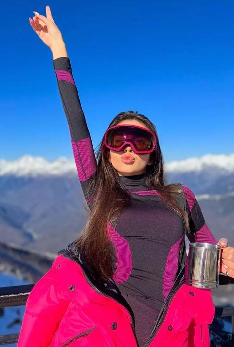 Ski Trip Aesthetic, Kayaking Outfit, Trip Aesthetic, Snow Photoshoot, Mountain Aesthetic, Holiday Inspo, Ski Holiday, Christmas Pics, Ski Outfit