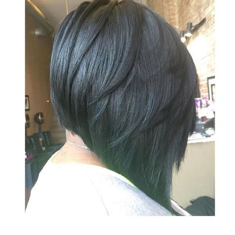 Triangular long layers Triangle Haircut, Hairstyle Daily, Graduated Haircut, Short Stacked Bob Hairstyles, Short Stacked Haircuts, My Life Style, Stacked Haircuts, Stacked Bob Hairstyles, Curly Weave Hairstyles