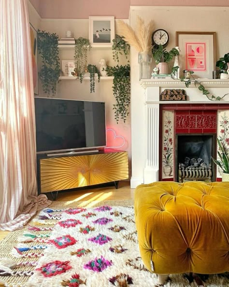 Eclectic Mantle Decor, Eclectic Mantle, Eclectic Home Living Room, Boho Apartment Aesthetic, Living Room Fireplace Tv, Living Room Reference, Cozy Eclectic Home, Room Reference, Cozy Eclectic