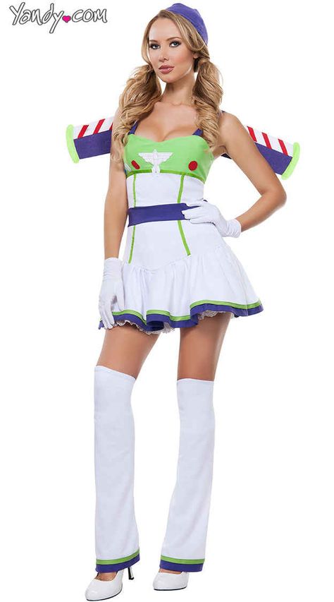 This costume, sadly, does take us to infinity... and beyond: | 20 Halloween Costumes That Will Destroy Your Childhood Disfraz Buzz Lightyear, Buzz Costume, Explorer Costume, Buzz Lightyear Costume, Character Halloween Costumes, Halloween Parejas, Hot Halloween, Duo Halloween Costumes, Black Halloween Dress