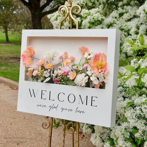 DIY Tutorial Polaroid Style Welcome Sign for Weddings, Baby Shower, Etc. - Etsy Spring Simple Wedding Ideas, Welcome Shower Sign, Summer Wedding Decoration Ideas, Baby Shower Sign Ideas, Diy Welcome Wedding Sign, Marian Robinson, Flower Box Welcome Sign, Diy Welcome Sign, Diy Wedding Signs