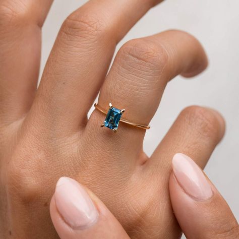 Gold Baguette Ring, Baguette Ring, Blue Topaz Gemstone, Solid Gold Band, Topaz Color, Blue Topaz Stone, Detailed Ring, Topaz Stone, London Blue Topaz