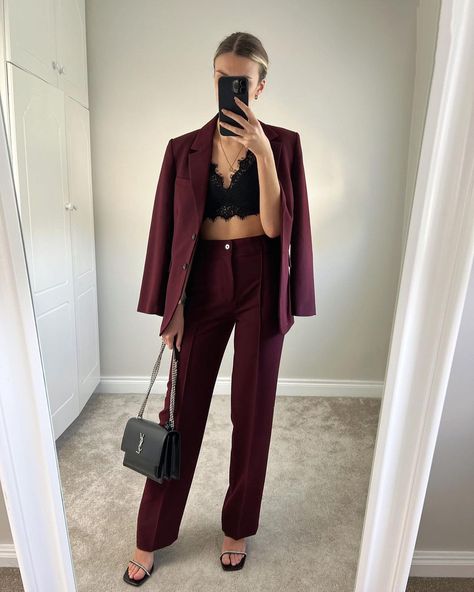 Deirdre Phelan on Instagram: “If A/W was a suit!!😍 How dreamy is this colour!! All codes and sizing below! Suit: @zara 2761/262 xs & 2761/252 ♥️ Bralette:…” Dark Red Suit, Burgundy Swimsuit, Celebration Outfit, Zara Fall, Shiny Skirts, Traditional Gowns, Burgundy Blazer, Burgundy Suit, Red Suit