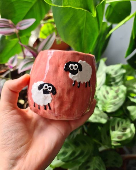 Sheep Mug Ceramics, Ceramic Cafe, Ceramic Inspiration, Handmade Mug, Ceramic Shop, Cute Sheep, Clay Mugs, Painting Inspo, Pottery Ideas