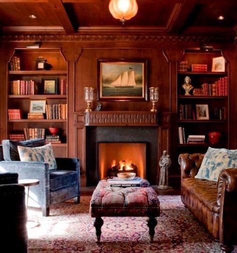 Comfy! Zigarren Lounges, Paneled Library, Leather Chesterfield Sofa, Interior Minimalista, Home Library Design, Home Libraries, Traditional Living, Library Design, Traditional Living Room