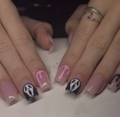 Scream Short Nails, Easy Ghostface Nails, Pink Ghost Face Nails, Pink Scream Nails Short, Ghostface Nails Short, Ghost Face Nails Pink, Short Scream Nails, Scream Nails Short, Halloween Square Nails