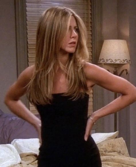 Jennifer Aniston Wedding Ring, Jennifer Aniston Wedding, Waterpark Hairstyles, Low Lights For Blonde Hair, Rachel Green Hair, Rachel Hair, Free Hairstyle, Summer Blonde Hair, Jennifer Aniston Hair