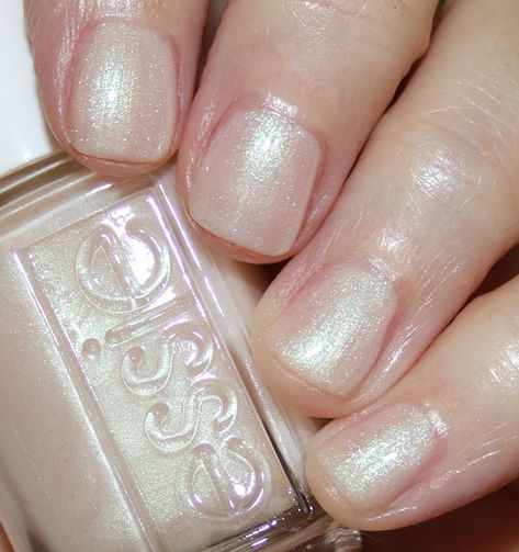 Essie - Going Steady Essie Crystal Clear Intentions, Essie Going Steady, Essie Glitter Polish, Essie Swatches, Mani Colors, Best Nail Polish Colors, Hand Dpz, Essie Nail Polish Colors, Trendy Manicure