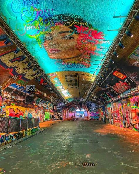 Leake Street Tunnel, Graffiti Tunnel London, Tunnel Graffiti, Ucl London, Cool Graffiti Art, Graffiti Tunnel, Gif Wallpapers, Leake Street, Photography Gcse