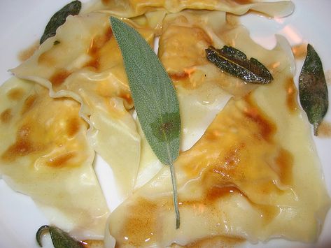 Pumpkin and Cream Cheese Ravioli in Sage and Butter Sauce Sweet Potato Ravioli, Potato Ravioli, Pumpkin And Cream Cheese, Brown Butter Sage Sauce, Sage Butter Sauce, Pumpkin Ravioli, Sage Butter, Pasta Italiana, Ravioli Recipe