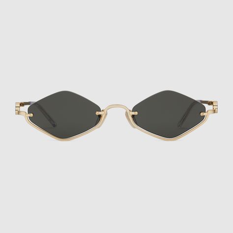 Gucci Geometric frame sunglasses Geometric Frame, Diamond Frame, Gucci Eyewear, Airport Fashion, Gucci Sunglasses, Oval Sunglasses, Sunglass Frames, Vision Board, Gift Wrapping