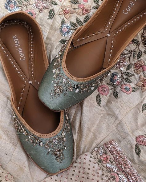 Jutties To Buy Online & In Store! | Weddingplz Girls Shoes Teenage, Bride Flats, Indian Wedding Shoes, Indian Shoes, Zardozi Work, Punjabi Jutti, Cute Slippers, Sandals Outfit, Girly Shoes