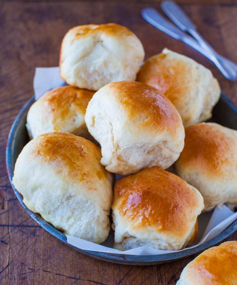 The Best Soft and Fluffy Honey Dinner Rolls - Soft, fluffy rolls brushed with sweet honey butter! Truly the best dinner rolls ever. They disappear so fast at holiday meals & parties! Honey Dinner Rolls, Best Dinner Rolls, Honey Dinner, Beautiful Bread, Dinner Roll, Averie Cooks, Homemade Breads, Savory Foods, Best Dinner