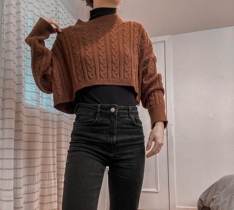 Winter Croptop Outfit, Black High Neck Sweater Outfit, Black Highnecksweater Outfits, Layered Cropped Sweater Outfit, Layering Cropped Sweater, Black Crop Top Winter Outfit, Woolen Outfits For Women, Oversized Cropped Sweater Outfit, Cropped Black Sweater Outfit