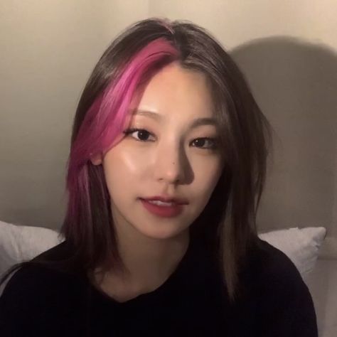 Gg Icons, Hair Color Underneath, Hwang Yeji, Female Idols, Pretty Hair Color, Peinados Fáciles Para Cabello Corto, Itzy Yeji, Hair Inspo Color, Aesthetic Hair