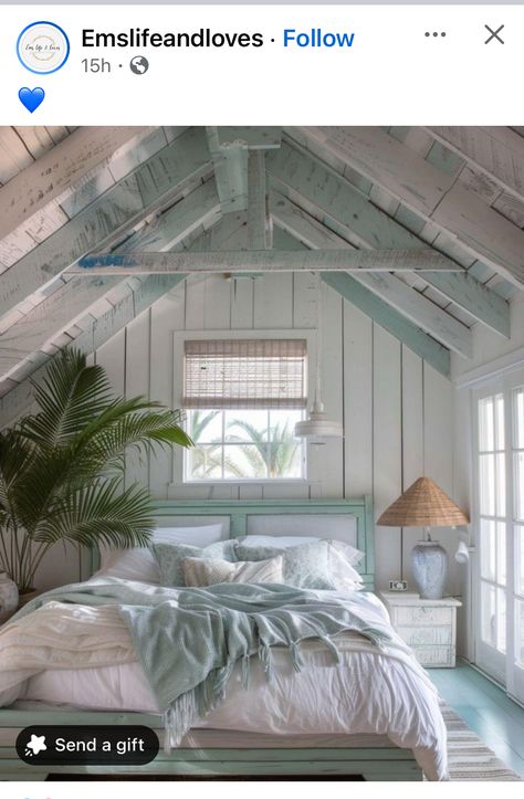 Cottage Exterior Design, Beach Cottage Ideas, Beach Cottage Exterior, Coastal Cabin, Beach Interior Design, Small Beach Houses, Beach Style Decorating, Camp House, Beach House Bedroom