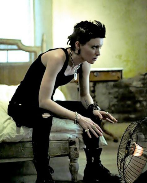 Monday mood is Lisbeth Salander and her total black outfits 🖤 Girl With The Dragon Tattoo, Lisbeth Salander, Noomi Rapace, The Girl With The Dragon Tattoo, Best Tattoos For Women, Arte Alien, Rooney Mara, Monday Mood, Black Outfits