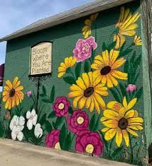 Garden Wall Painting Ideas Backyards, Outside Murals Gardens, Garden Murals Ideas Wall Art Backyard, Flower Murals Outdoor, Garden Mural Ideas, Chicken Coop Mural, Mural On Shed, Flower Mural Outdoor, Shed Murals Outdoor