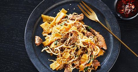 xxxx Salad Gourmet, Tuna Sauce, Veal Schnitzel, Stir Fry Noodles Recipe, Schnitzel Recipe, Beef Rump, Schnitzel Recipes, Beef Marinade, Stir Fry Noodles