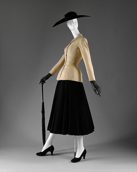 “The New Look”Christian Dior, 1947The Metropolitan Museum of... 1940s Dior, Dior Bar, Fashion History Timeline, Dior New Look, Dior Skirt, Best Costume Design, Mens Fashion Illustration, Calf Length Skirts, 20th Century Fashion