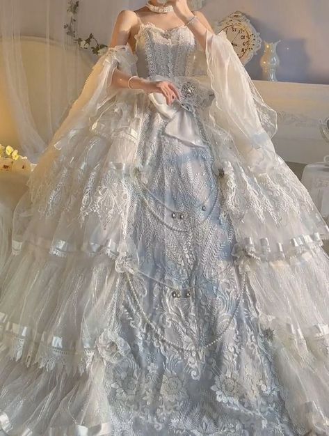 Victorian Ball Gowns, Gaun Abad Pertengahan, Lolita Outfit, Old Fashion Dresses, Fantasy Dresses, Royal Dresses, Princess Ball Gowns, Fantasy Gowns, Fairytale Dress