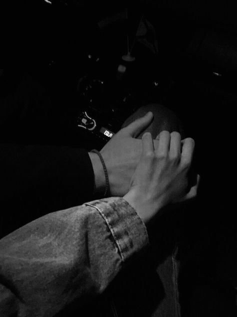 Couple Hands, My Kind Of Love, Relationship Goals Pictures, Cute Couple Selfies, Cute Couple Images, Art Drawings For Kids, Love Photos, Insta Photo Ideas, Couple Aesthetic