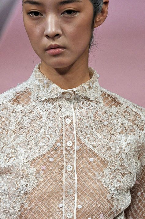 Lace Streetwear, Lace Clothing, Lace Inspiration, White Lace Crop Top, Lace Layers, Summer Crop Tops, Mood Board Fashion, Textiles Fashion, Couture Gowns