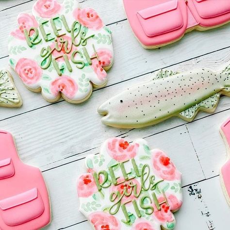 ✨Ladonna | Cookie Artist✨ on Instagram: "Totally loved how these turned out!😍 Who here enjoys fishing?? • • •  #belladonnacookies #customcookies #cookier #cookies #cookiedecorating #cookiesofinstagram #cookieartist #royalicingcookies #royalicing #sugarcookies #sugarcookiesofinstagram #sugarcookiedecorating #royalicingart #cookieart #edible #creative #artistic  #baking #cottagebakery #oregon #fishing #fishcookies #reelgirlsfish #rainbowtrout" Fish Cookies Decorated, Artistic Baking, Fishing Cookies, Oregon Fishing, Fish Cookies, Trout Fish, Crazy Cookies, Rainbow Trout, Cookie Art