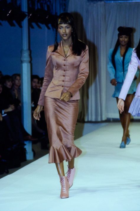 Azzedine Alaïa, Pastel Color Palette, Fashion Runway Show, Azzedine Alaia, Outfit 90s, Woman Suit Fashion, Professional Outfits, 2000s Fashion, Suit Fashion