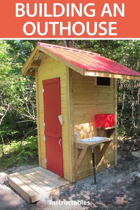 Build An Outhouse, Building An Outhouse, Outhouse Plans, Outhouse Bathroom, Ideas For Camping, Outside Toilet, Out Houses, Bathroom Build, Composting Toilets