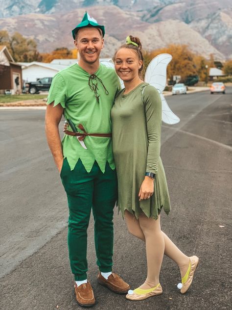 peter pan and tinker bell halloween couples costume Tinker Bell Halloween, Fairy Costume Makeup, Peter Pan Kostüm, Wendy Costume, Halloween Couples Costume, Cinderella 3, Halloween Couples, Peter And Wendy, Best Friend Halloween Costumes