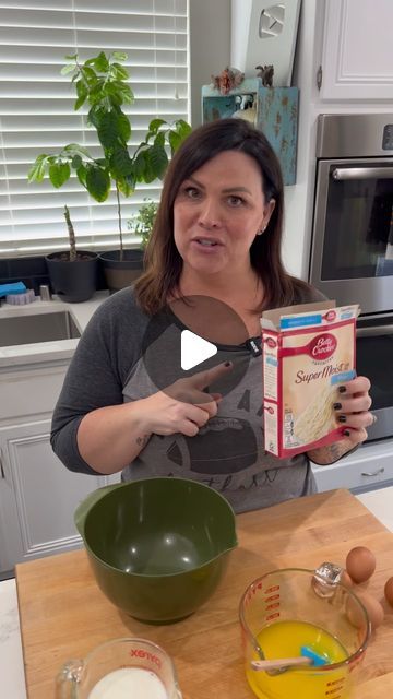 Mimi on Instagram: "Box cake mix hack for better tasting cakes! 
❤️
#cake #baking #cakes #cakesofinstagram #bakinghacks #bakingtips #caketips #cakehacks" Box Cake Mix Hack, Better Boxed Cake, Best Box Cake Hacks, Make Boxed Cake Better, Bakery Style Cake From Box Cake, How To Make A Lunch Box Cake, How To Upgrade Box Cake, What To Do With Boxed Cake, Box Mix Cake Taste Like Bakery