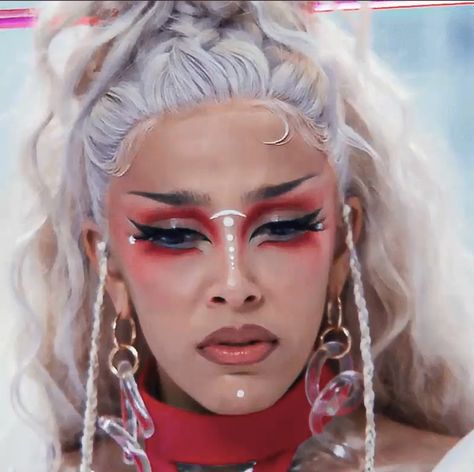 Alien Cowgirl Makeup, Doja Cat Eye Makeup, Doja Cat Eyebrows, White Eyebrows Makeup, Doja Makeup, Doja Cat Makeup Looks, Alien Makeup Looks, Doja Cat Makeup, Prey Predator