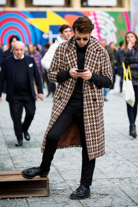 What Pitti Uomo's Best Dressed Men Are Wearing Pitti Uomo Street Style, Street Style 2018, Jean Jacket Men, Best Dressed Man, Autumn Street Style, Denim Jacket Men, Mens Winter Fashion, Gentleman Style, Mens Street Style