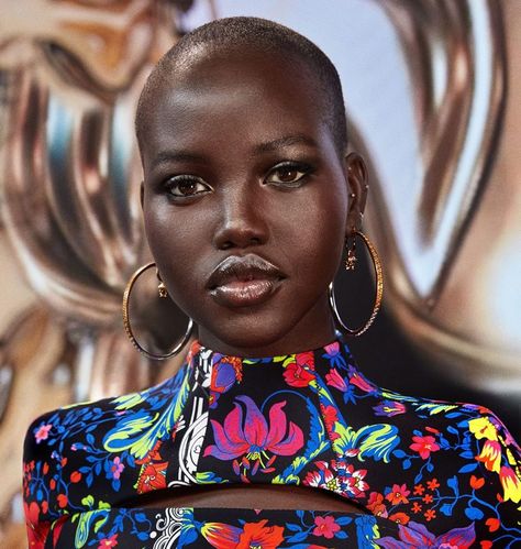 Adut Akech, Noir Color, Dark Skin Beauty, Dark Skin Women, Celebrity Beauty, African Beauty, Black Is Beautiful, Beauty Skin, African American