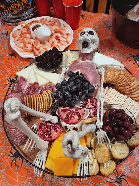 Halloween Apps, Origin Of Halloween, Horror Party, Halloween Food Treats, Charcuterie Inspiration, Super Bowl Food, Entertaining Recipes, Halloween Snacks, Halloween Activities